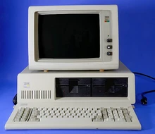 IBM PC 5150 avec moniteur et unité de disquettes