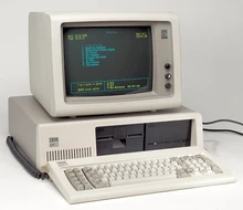IBM PC XT avec unité centrale et moniteur