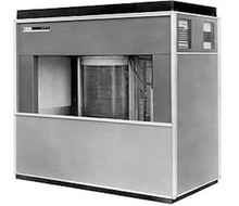 RAMAC 305, premier disque dur d’IBM
