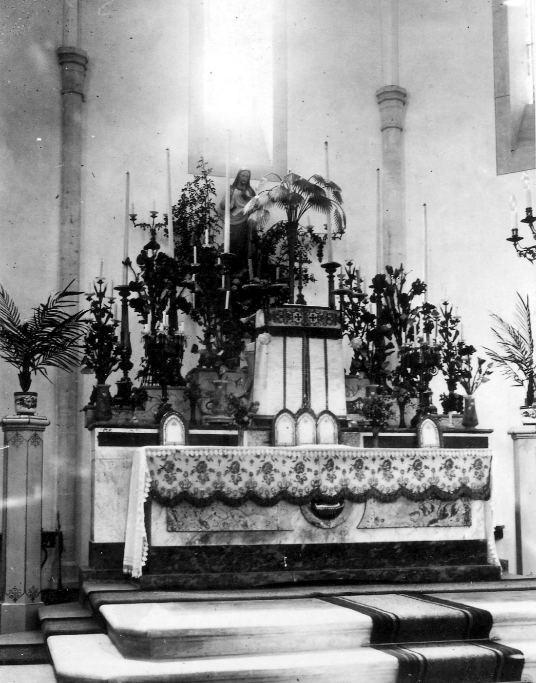 Intérieur ancien de l’église