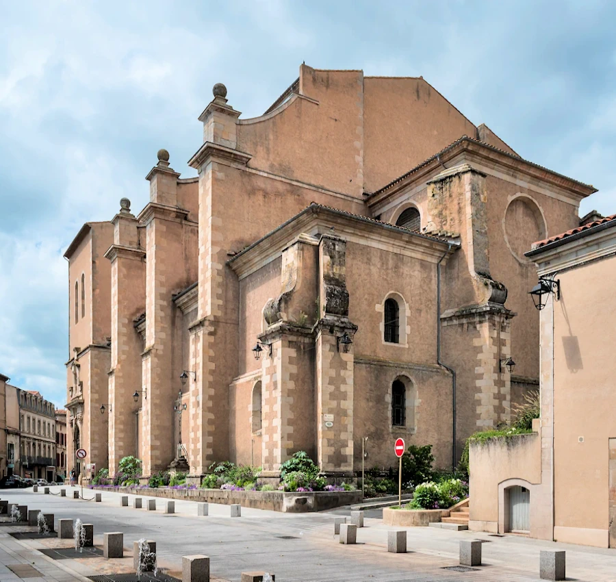 Vue arrière de la cathédrale de Castres