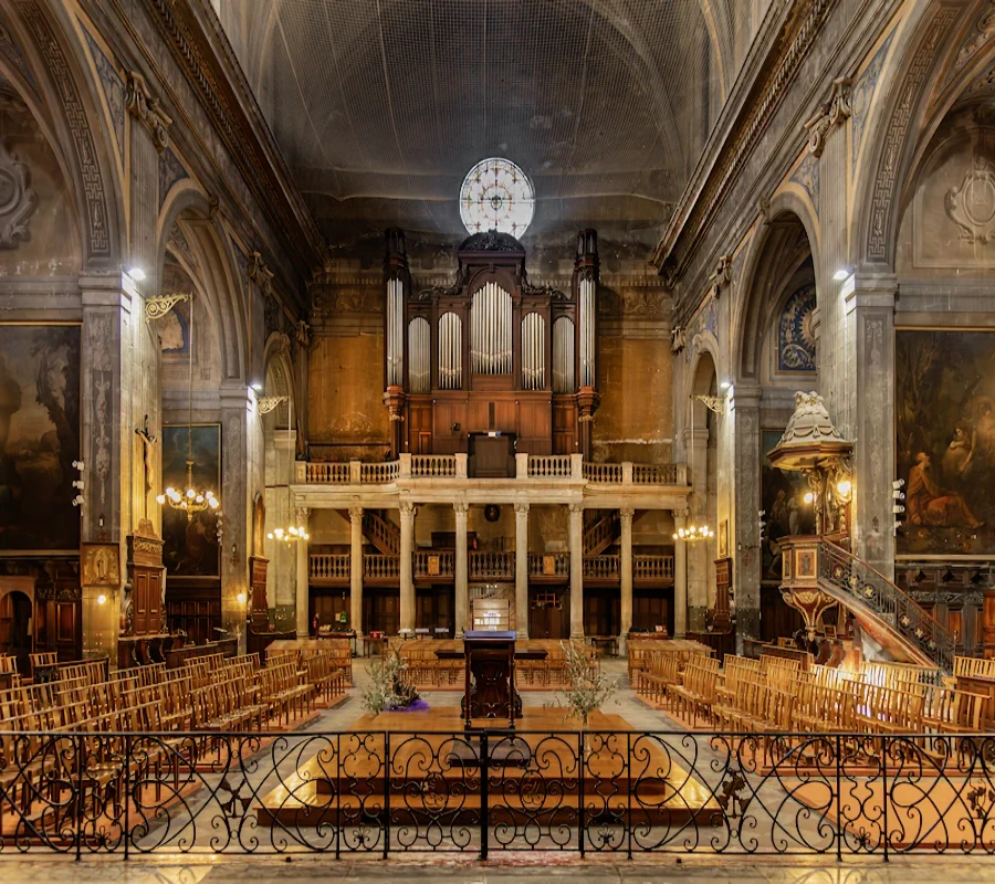 Vue de la nef de la cathédrale de Castres